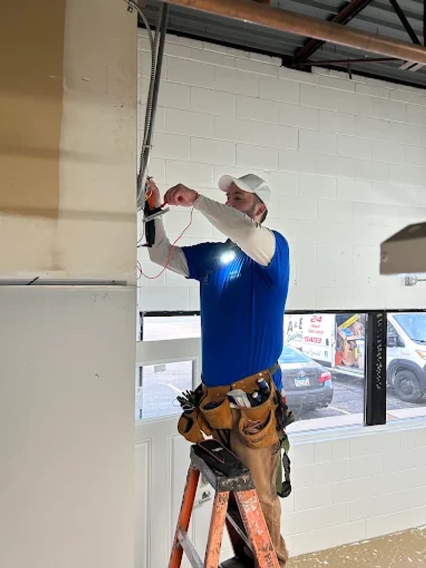 Small home with a windy driveway and green grass